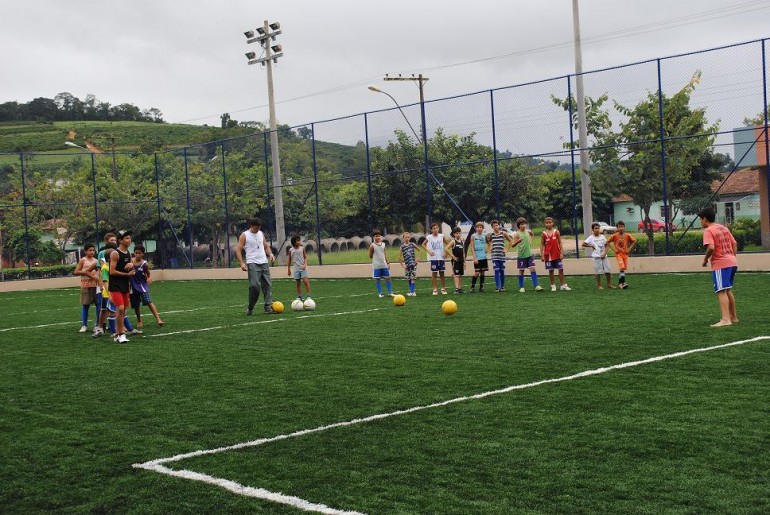 Núcleos esportivos vêm sendo realizados no Campo Bom de Bola. 