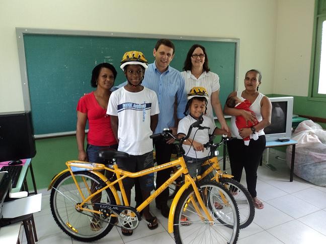 Secretaria Municipal de Educação começa distribuição de bicicletas do projeto “Caminho da Escola” 