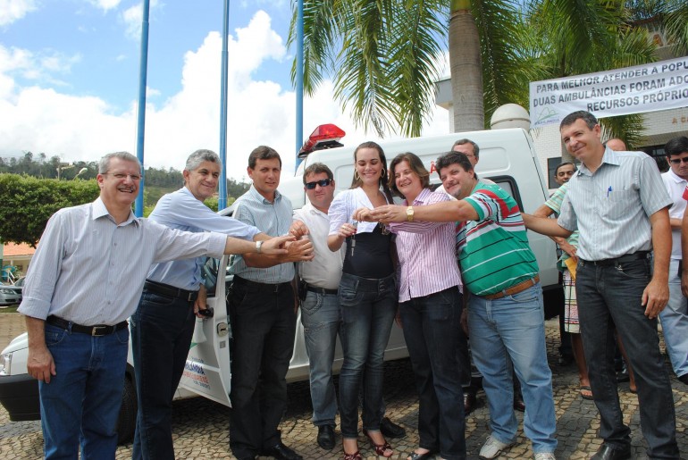 Prefeitura entrega duas novas ambulâncias para o município de Marilândia
