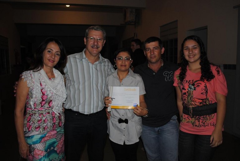 Alunos de cursos profissionalizantes recebem certificado em Marilândia