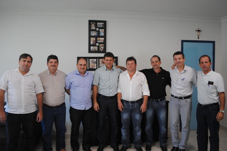 Prefeito, Vice e Vereadores de Marilândia visitam empreendimentos em São Domingos do Norte