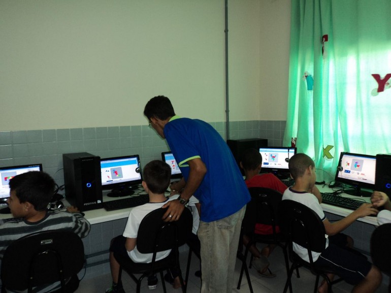 Laboratório de Informática da Escola Maria Izabel Falchetto proporciona melhor desenvolvimento de alunos