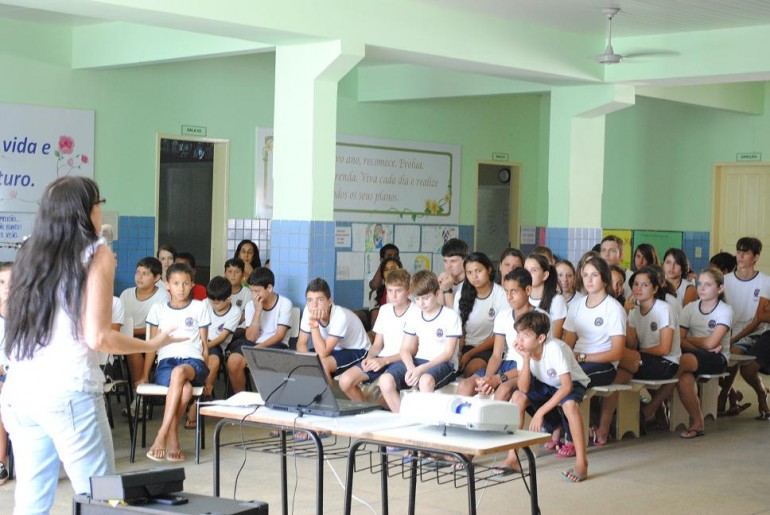 Secretaria Municipal de Saúde realiza palestra para alunos sobre campanha da Fraternidade 